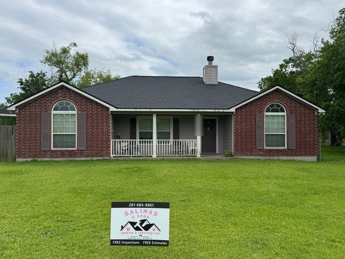 After: same Santa Fe home with a new charcoal Timberline HDZ roof